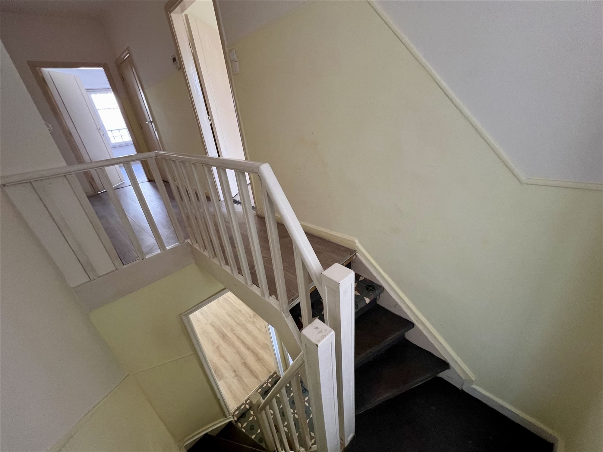Halve losbouw handelswoning met 4 slaapkamers foto 24