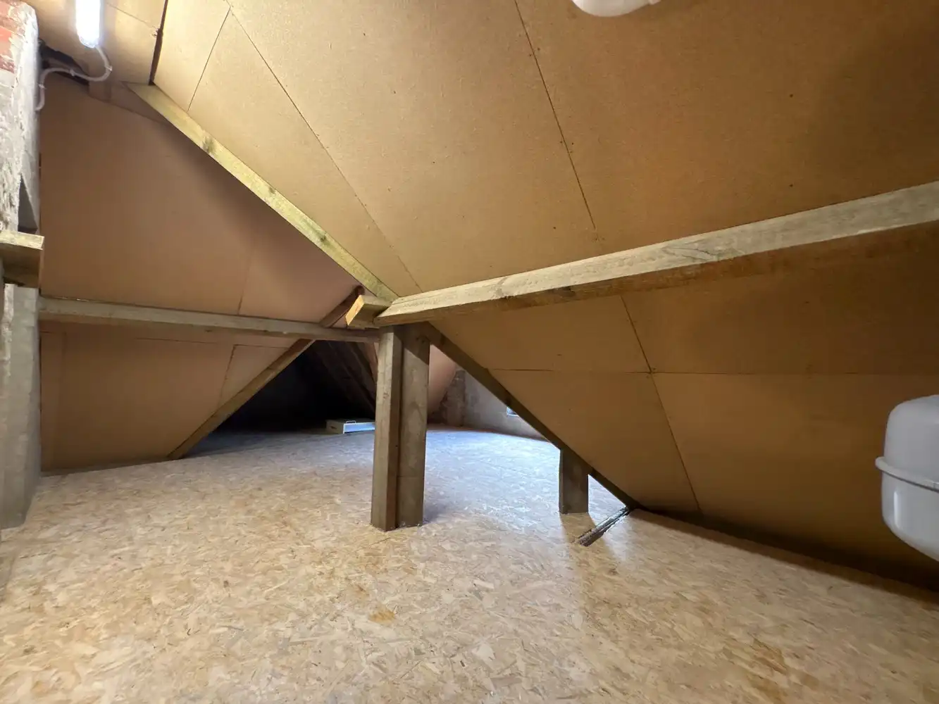 Charmante, gerenoveerde halfopen woning met tuin + garage foto 14