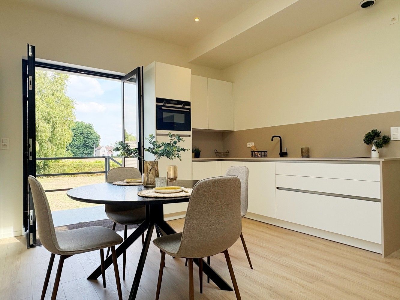 Prachtig gerenoveerde interbellum BEN-woning met diepe, zonnige tuin te Afsnee foto 5