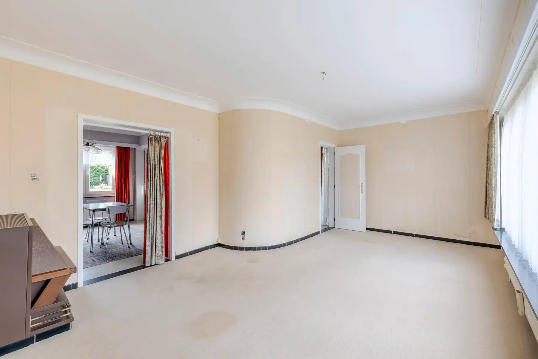 Renovatieproject met 3 slaapkamers, garage en tuin 800 m² foto 12