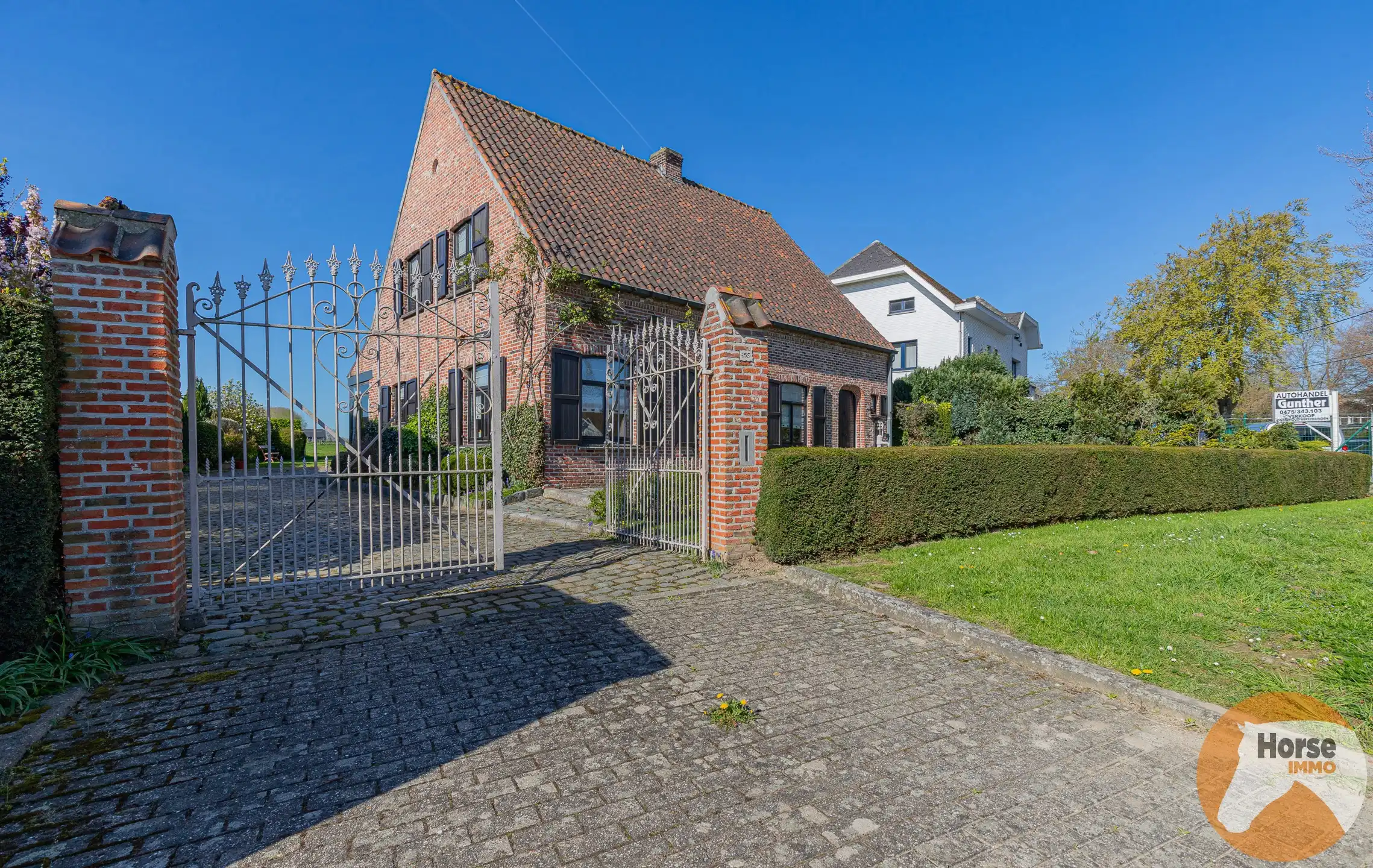 Hoofdfoto van de publicatie: ERONDEGEM - Verzorgde 4-gevelwoning met achterliggende weide