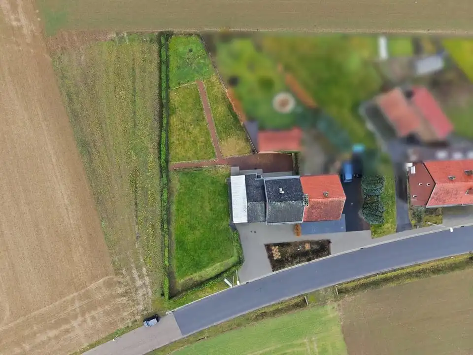 OP TE FRISSEN GEZINSWONING MET GARAGE OP EEN RUIM PERCEEL VAN 10A IN GINGELOM foto 3