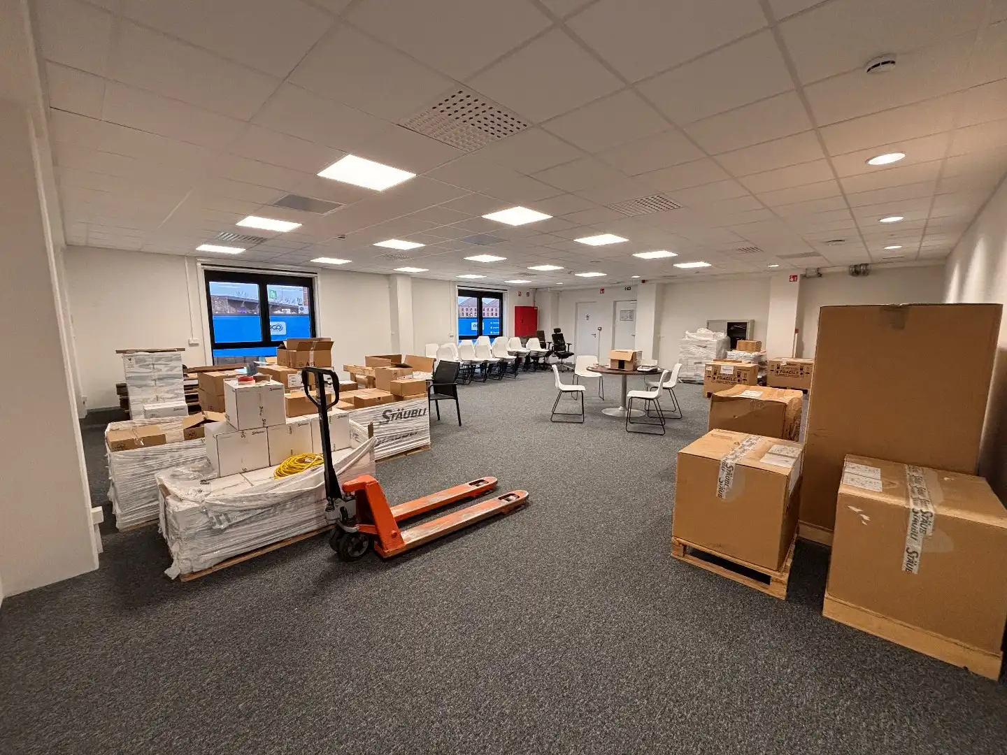 Modern en veelzijdig kantoorgebouw van 675m² te huur – Pottelberg foto 14