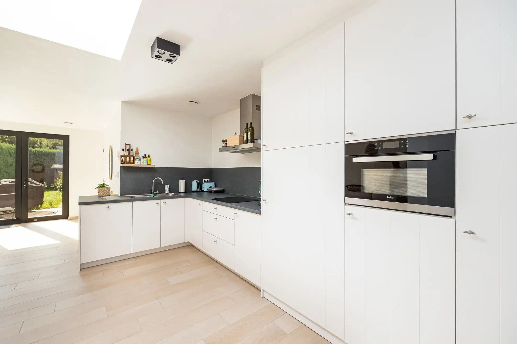 Luxueus gelijkvloers appartement met tuin en garage te huur in het centrum van Westmalle! foto 6