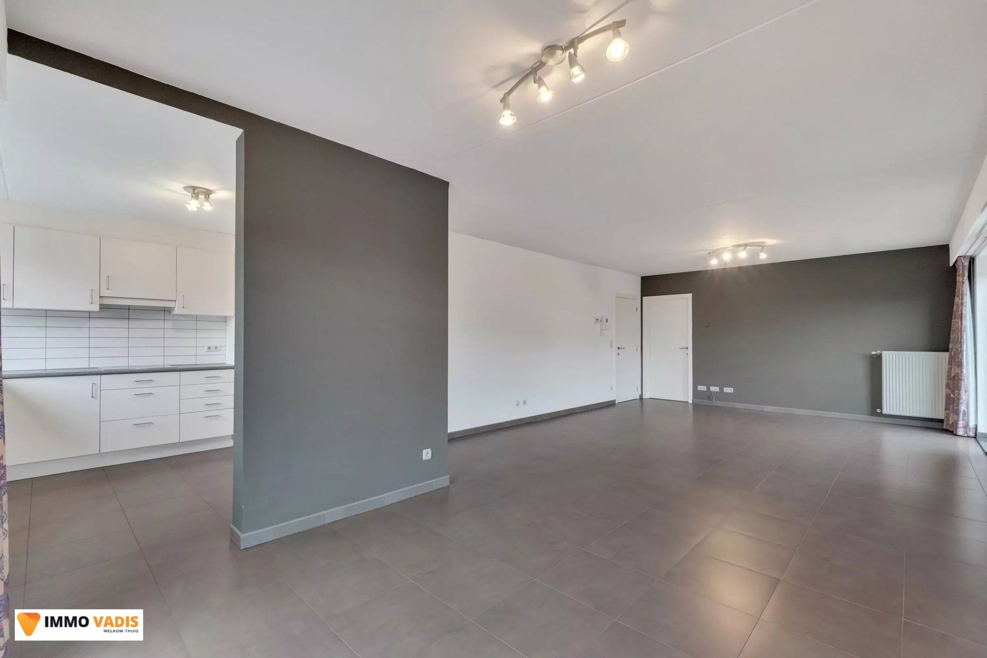 Goed onderhouden appartement met twee slaapkamers, terras en afgesloten parkeerplaats foto 5