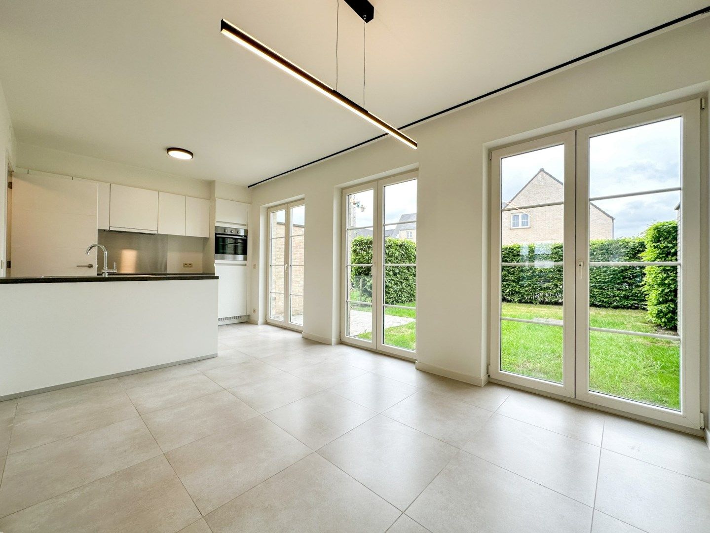 Instapklare woning met 3 slpk, tuin, autostaanplaats, rustige gelegen te Lichtervelde foto 3