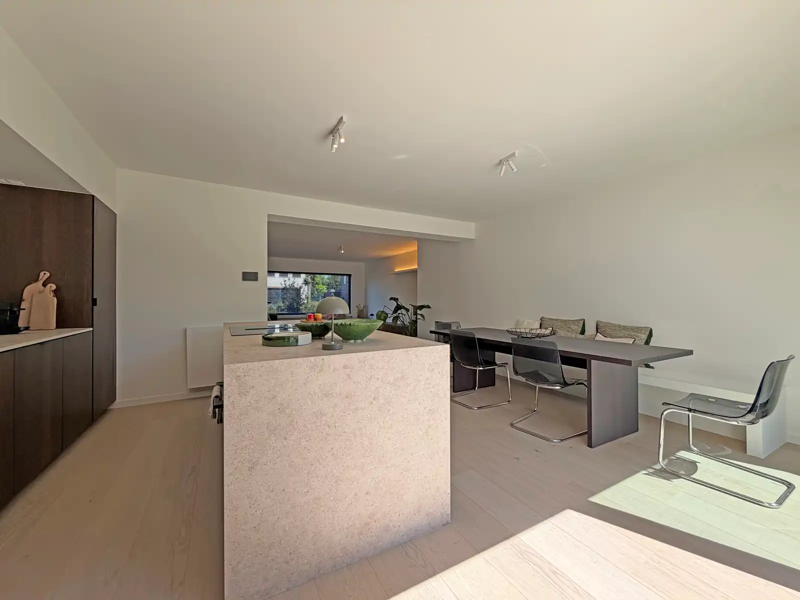 Stijlvol gerenoveerde woning met 4 slaapkamers foto 9