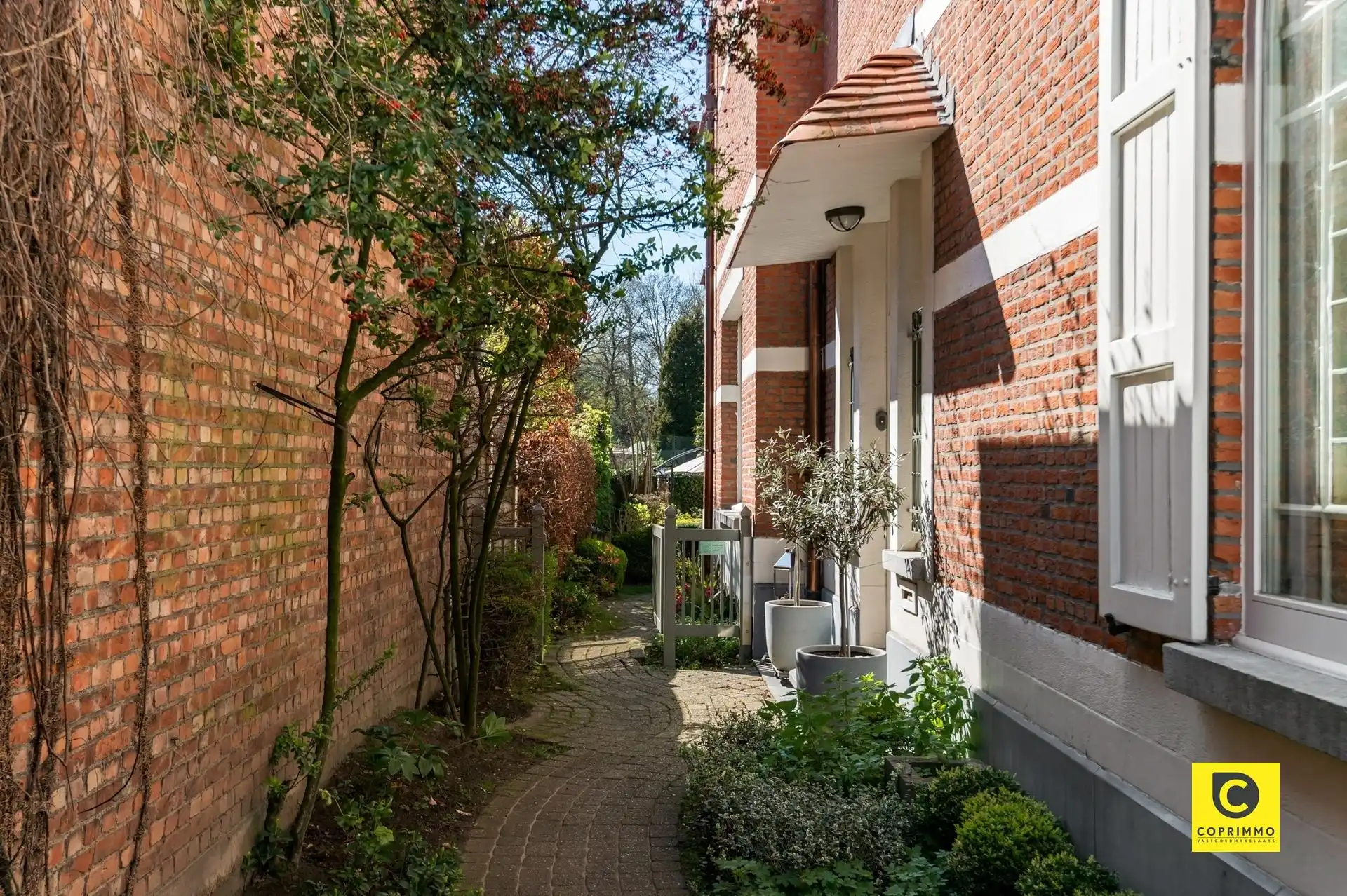 Karaktervolle woning te koop in hartje Edegem foto 29