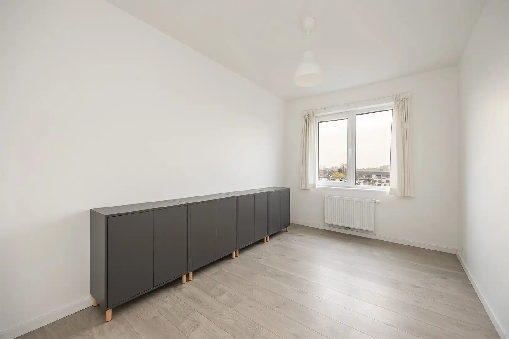 Lichtrijk twee slaapkamer appartement met autostaanplaats foto 11