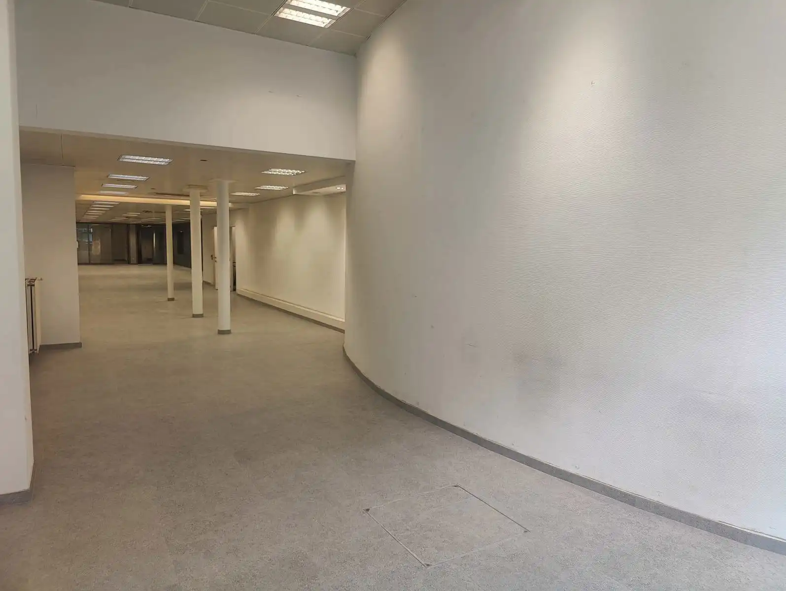 280 m² handels- of kantoorruimte in hartje Dendermonde foto 2