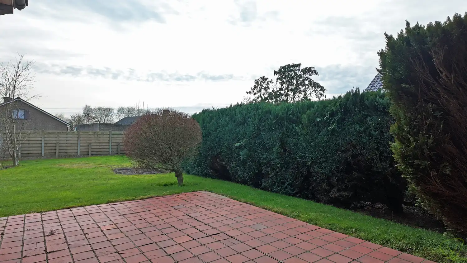 Ruime gezinswoning met grote tuin te huur in Zomergem! foto 10