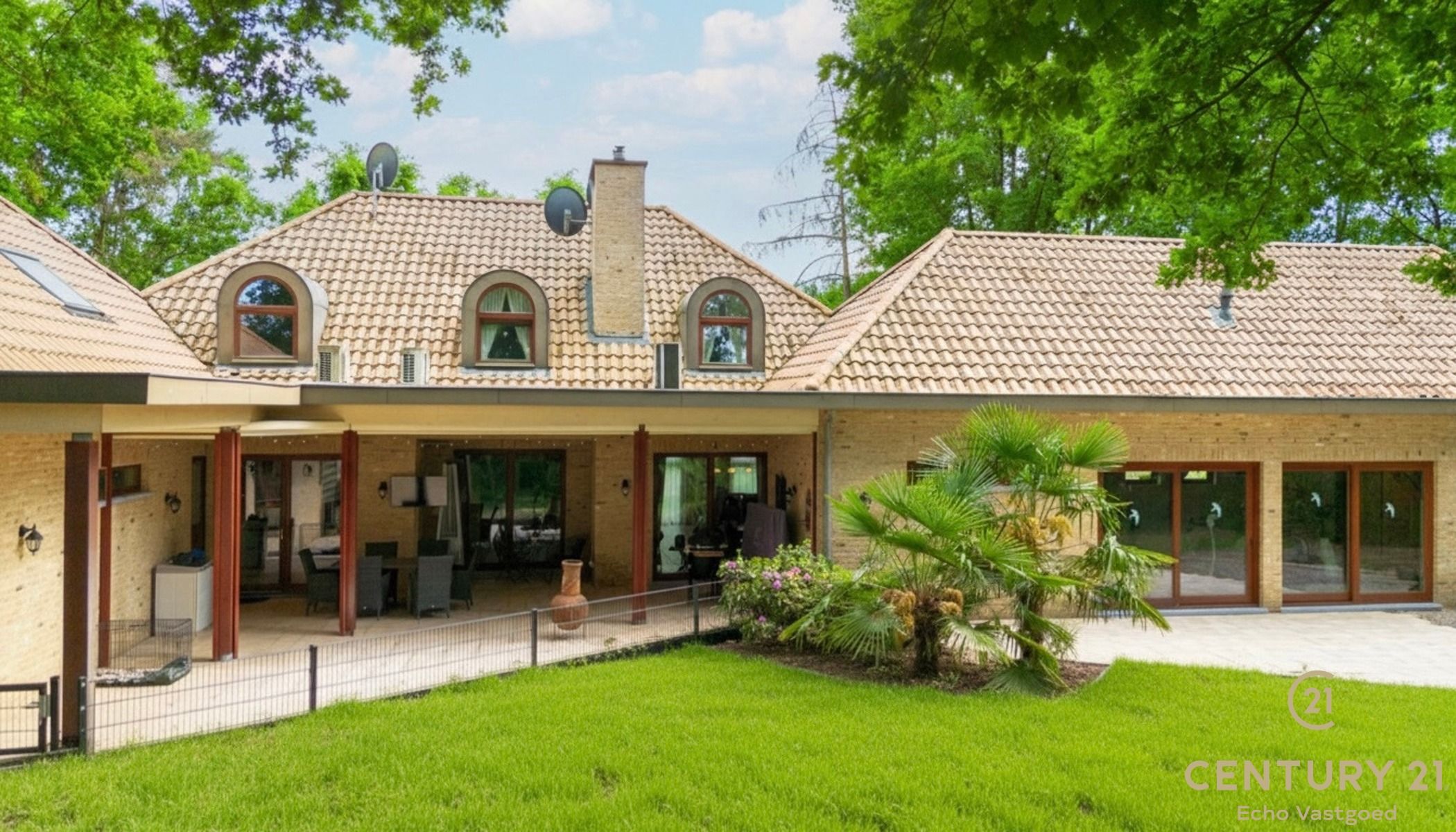 Riante villa met 5 slaapkamers, 4 badkamers en binnenzwembad foto 27