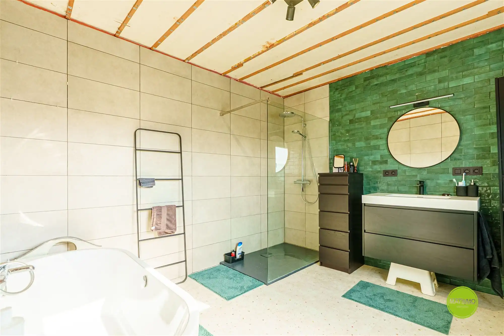 Gerenoveerde, instapklare gezinswoning met 5 slaapkamers foto 13