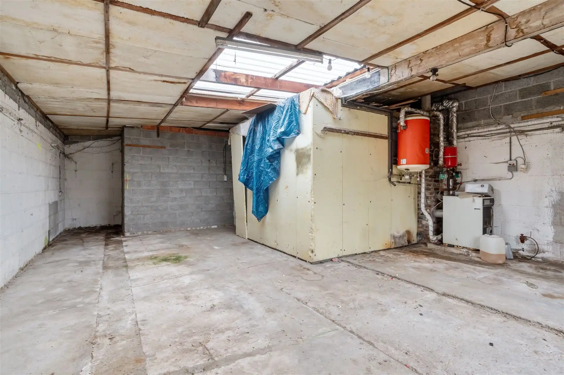 Renovatiewoning met garage en tuin. foto 25