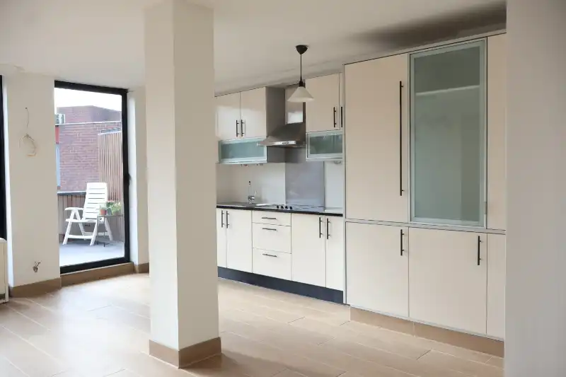 Gerenoveerd appartement met 3 slaapkamers en zonnig terras in hartje Genk foto 5