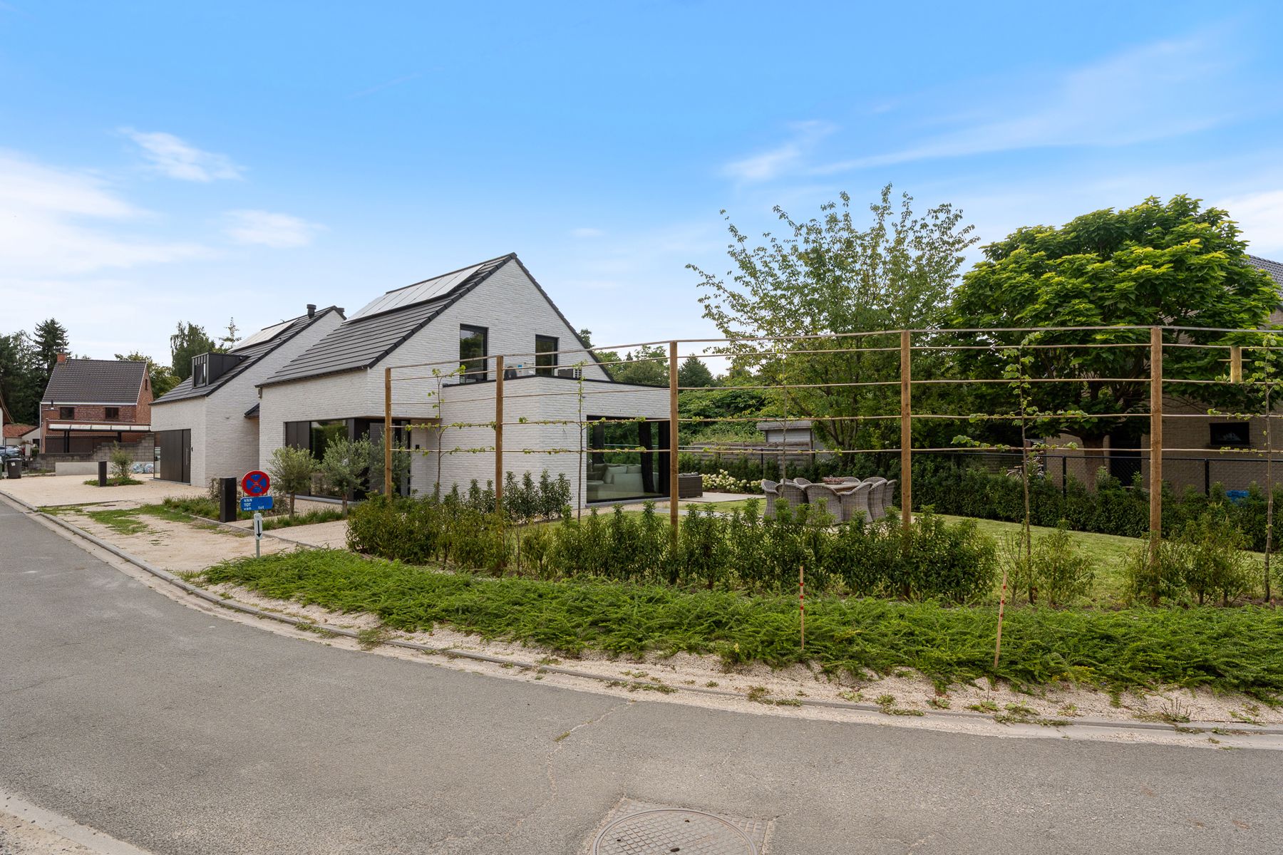Nieuwbouwwoning nabij invalswegen te Heusden foto {{pictureIndex}}