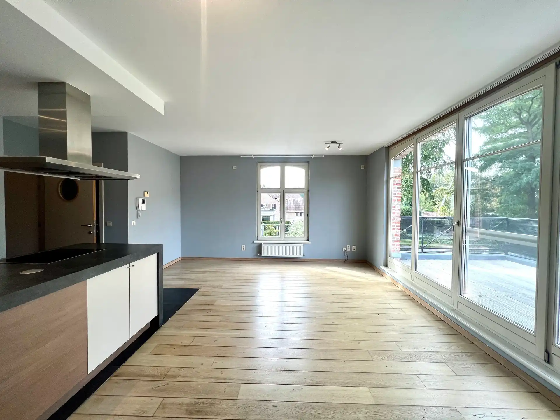 Rustig gelegen appartement met terras en groen uitzicht foto 5