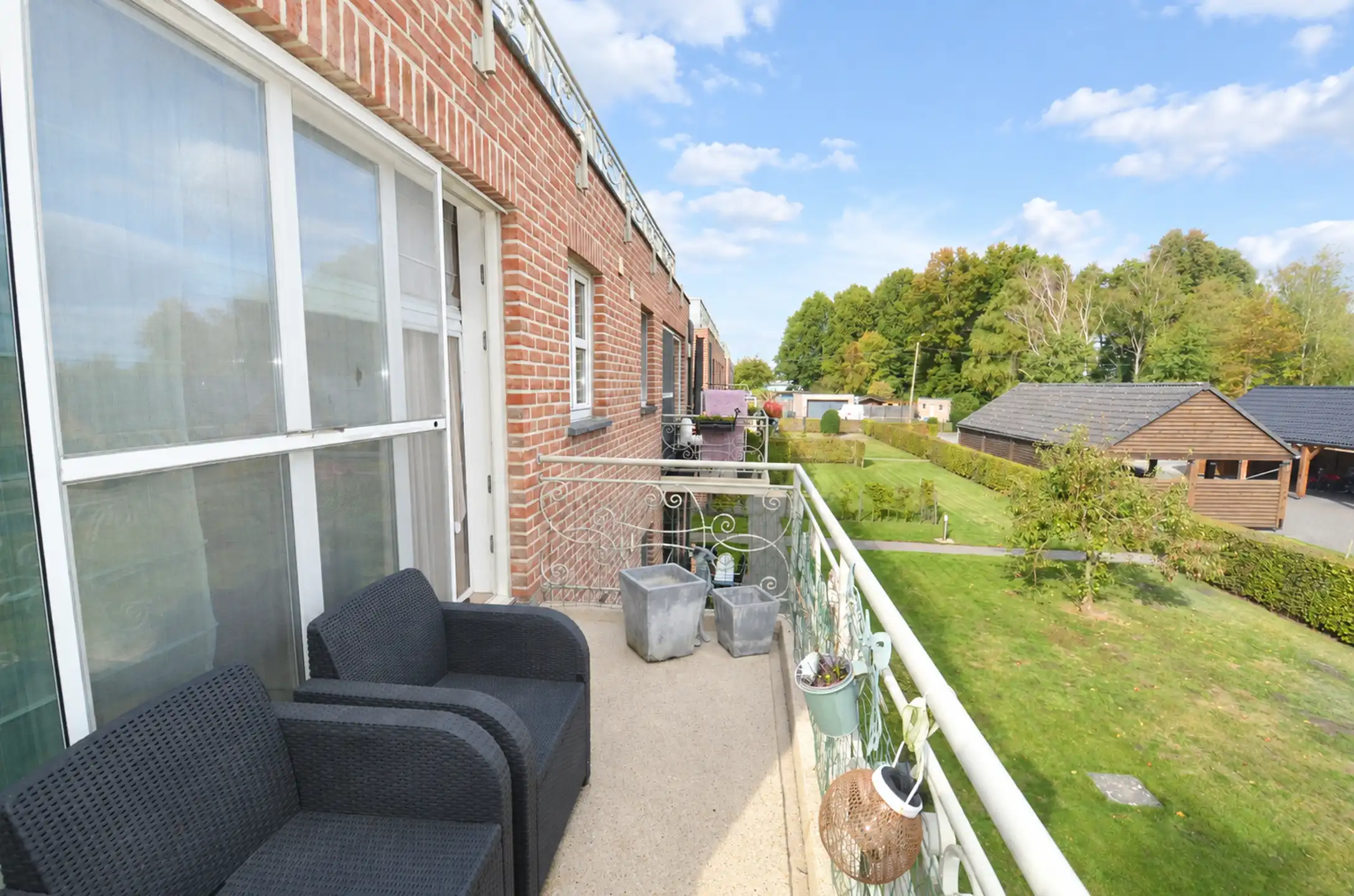 Gezellig tweeslaapkamerappartement met zonnig terras en groen uitzicht foto 9