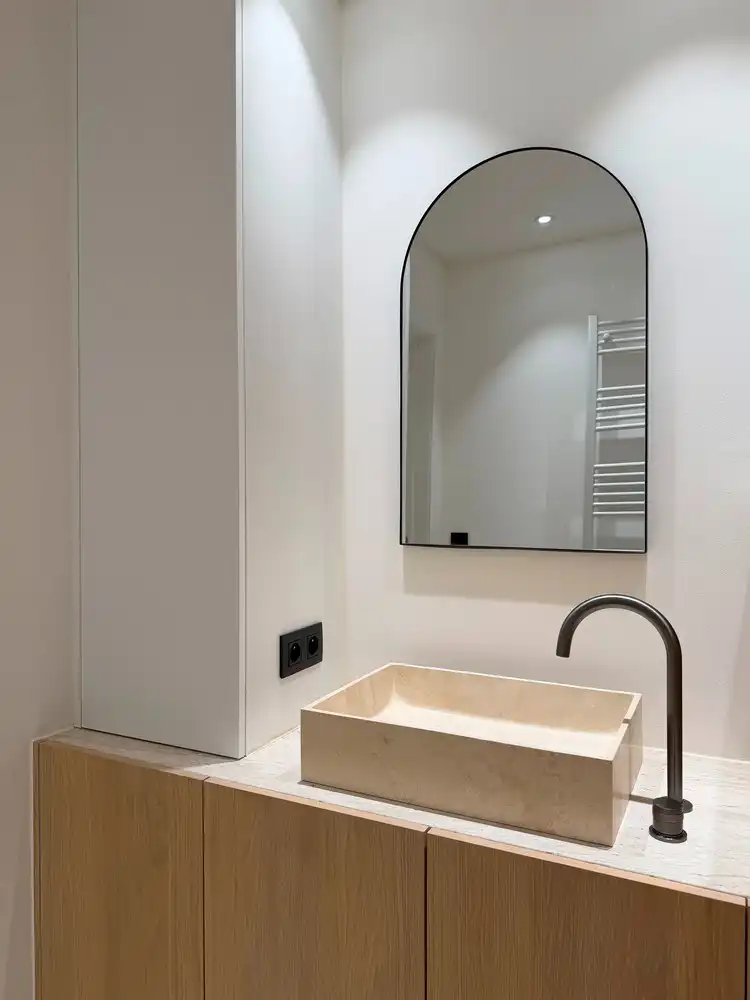 Bijzonder aantrekkelijk gerenoveerd appartement langs de Coupure met hoogwaardig gerenoveerd interieur en twee terrassen foto 17