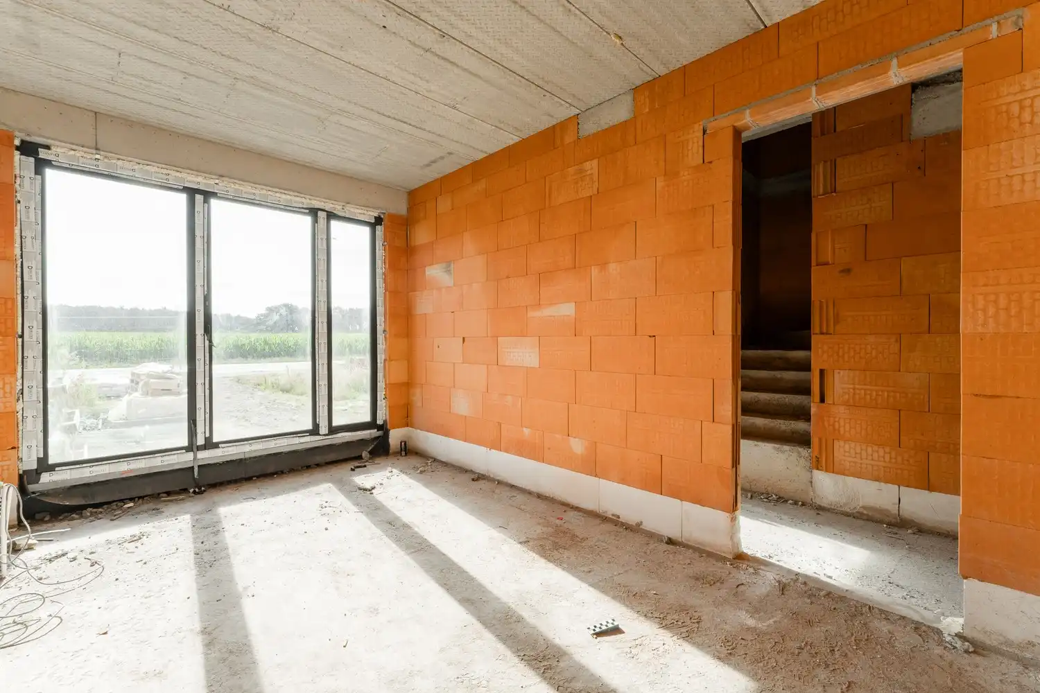Ruime half open SEMI CASCO gezinswoning op een mooi perceel foto 5