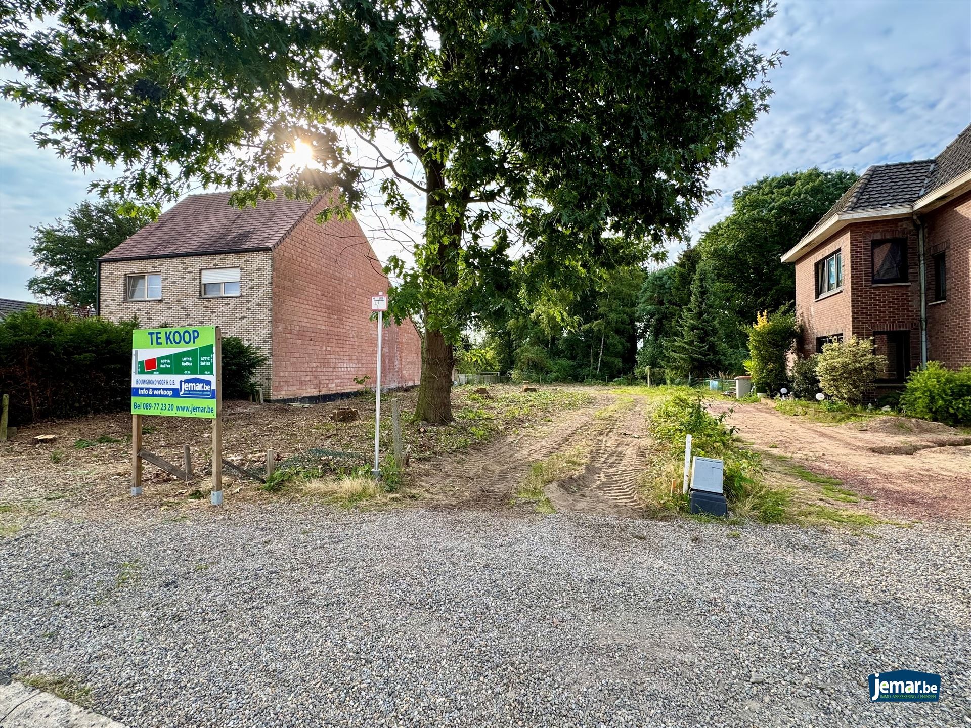 Een royale bouwgrond voor halfopen bebouwing van maar liefst 22a17! foto 2