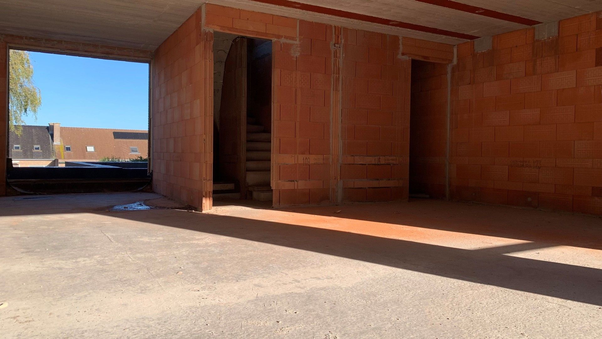 Uniek gebouw met 2 nieuwbouw stapelwoningen op een centrale ligging in Desselgem met telkens een eigen parkeerplaats ideaal als kangoeroewoning, investeringsgoed of een plek om te wonen en te ondernemen foto 13
