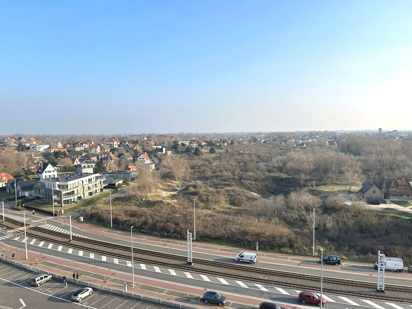 Gerenoveerde studio op het 10de verdiep met prachtig zicht op het hinterland. foto {{pictureIndex}}