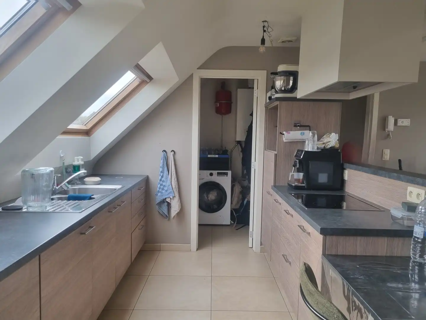 Ruim duplex appartement met garage. foto 3