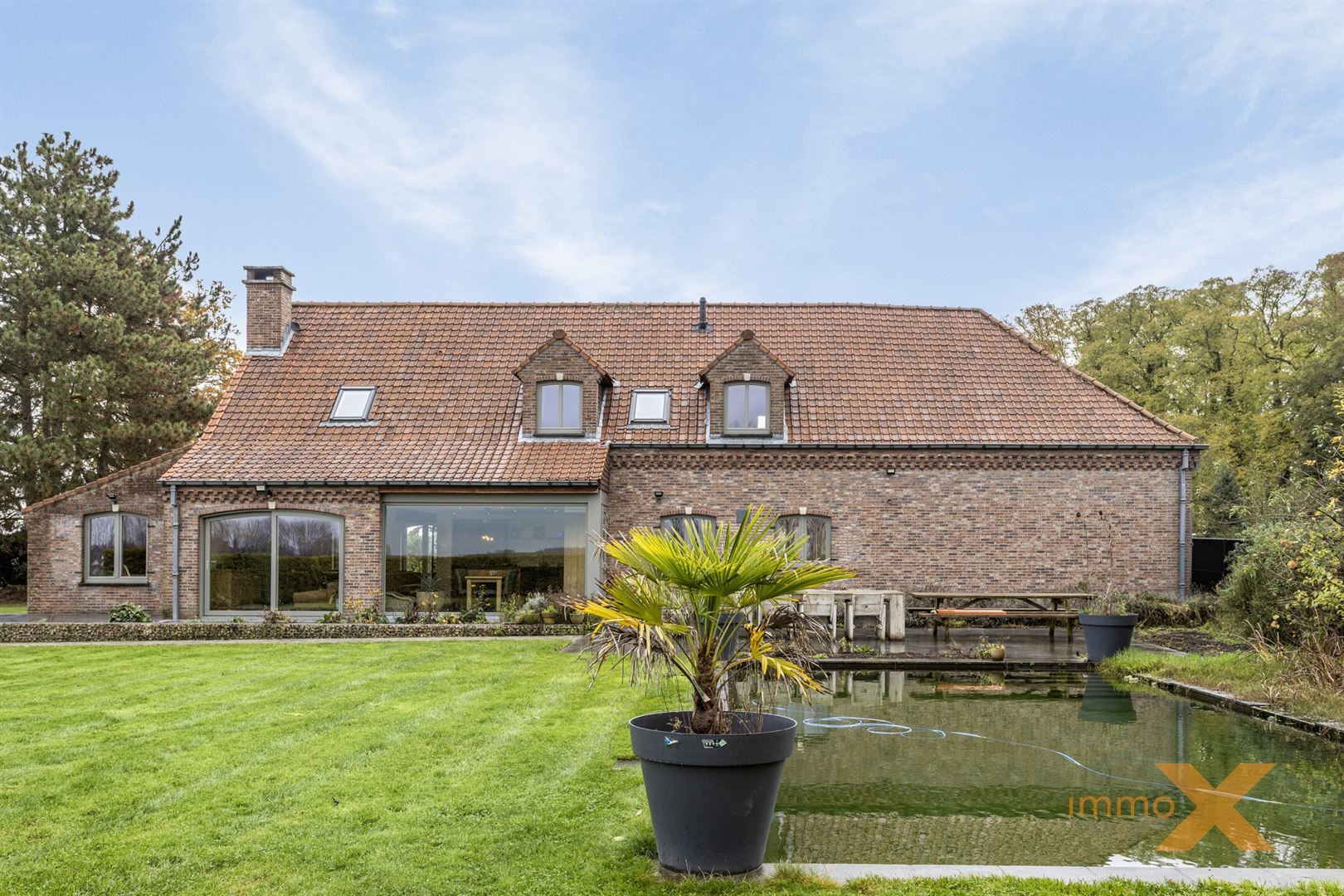 PRACHTIGE LANDELIJKE VILLA MET MAGAZIJN EN PAARDENSTALLEN foto {{pictureIndex}}