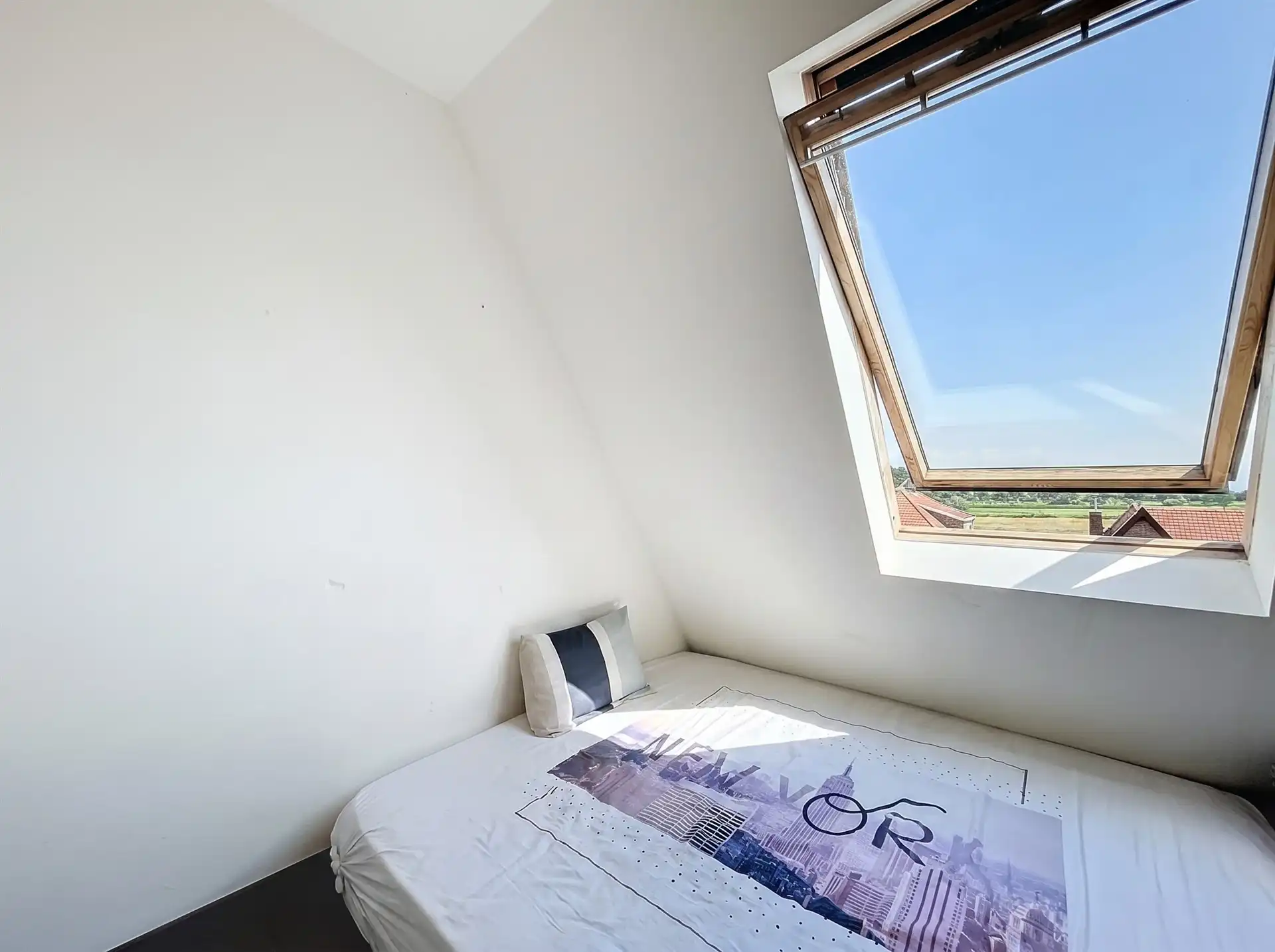 Recent 3-slaapkamer appartement met staanplaats op centrale ligging! foto 5