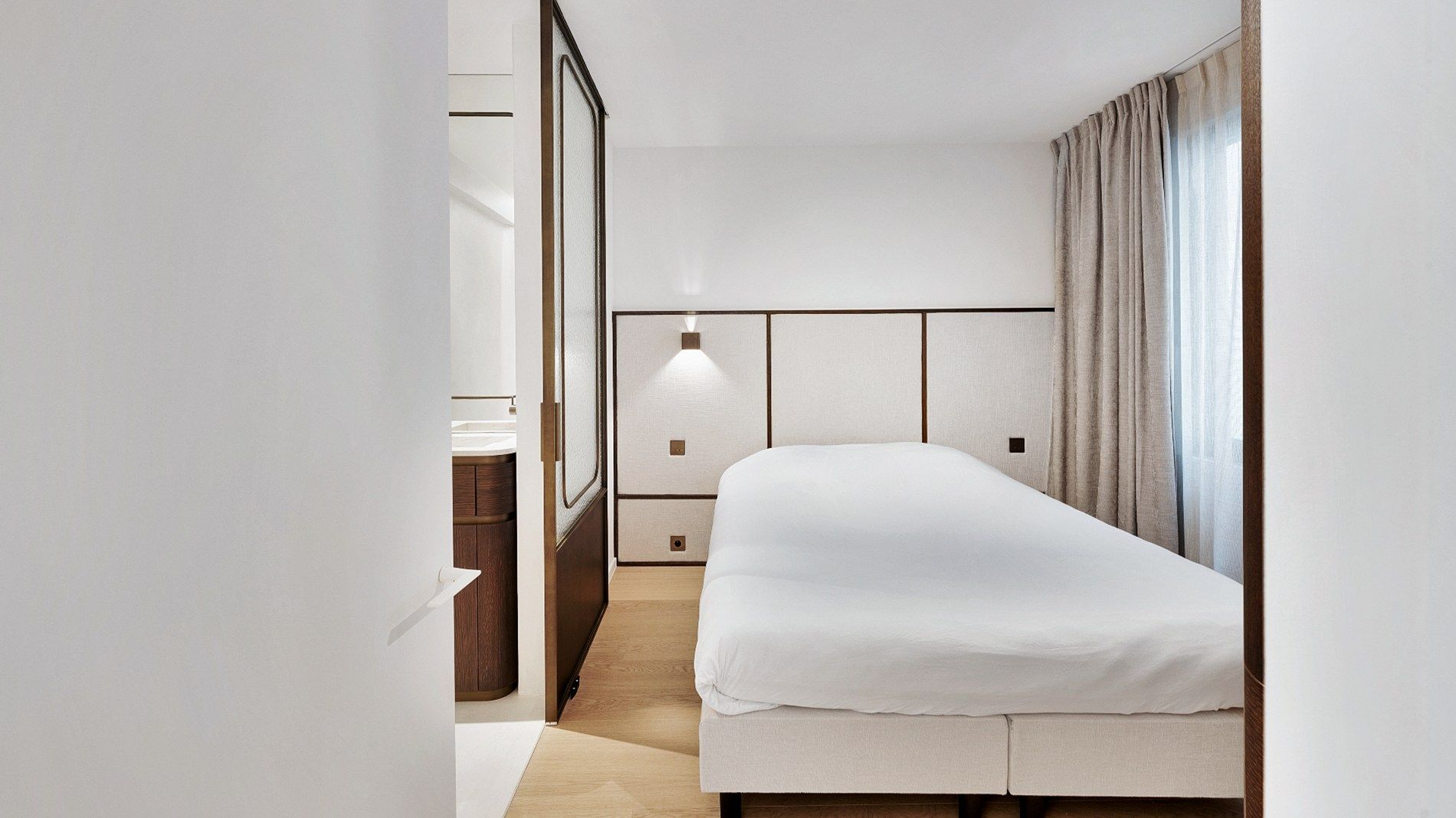 Exclusief, uiterst luxueus afgewerkt appartement gelegen op de Zeedijk Zoute. Aankoop parking mogelijk foto 22