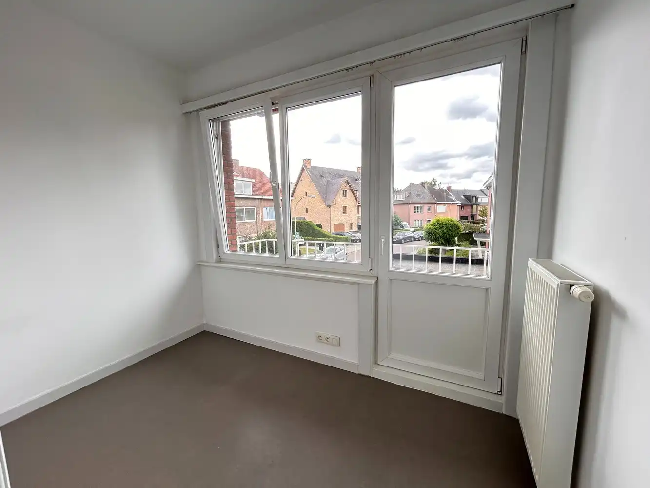 Pal in het bruisende centrum van Brasschaat gelegen 2 slaapkamerappartement in perfecte staat foto 16