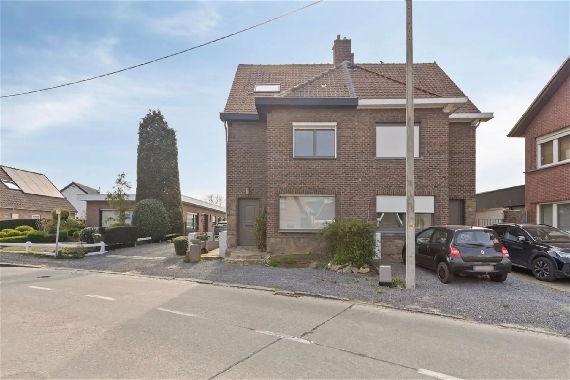 Hoofdfoto van de publicatie: Ruime halfopen bebouwing (3 slpks), terras en tuin