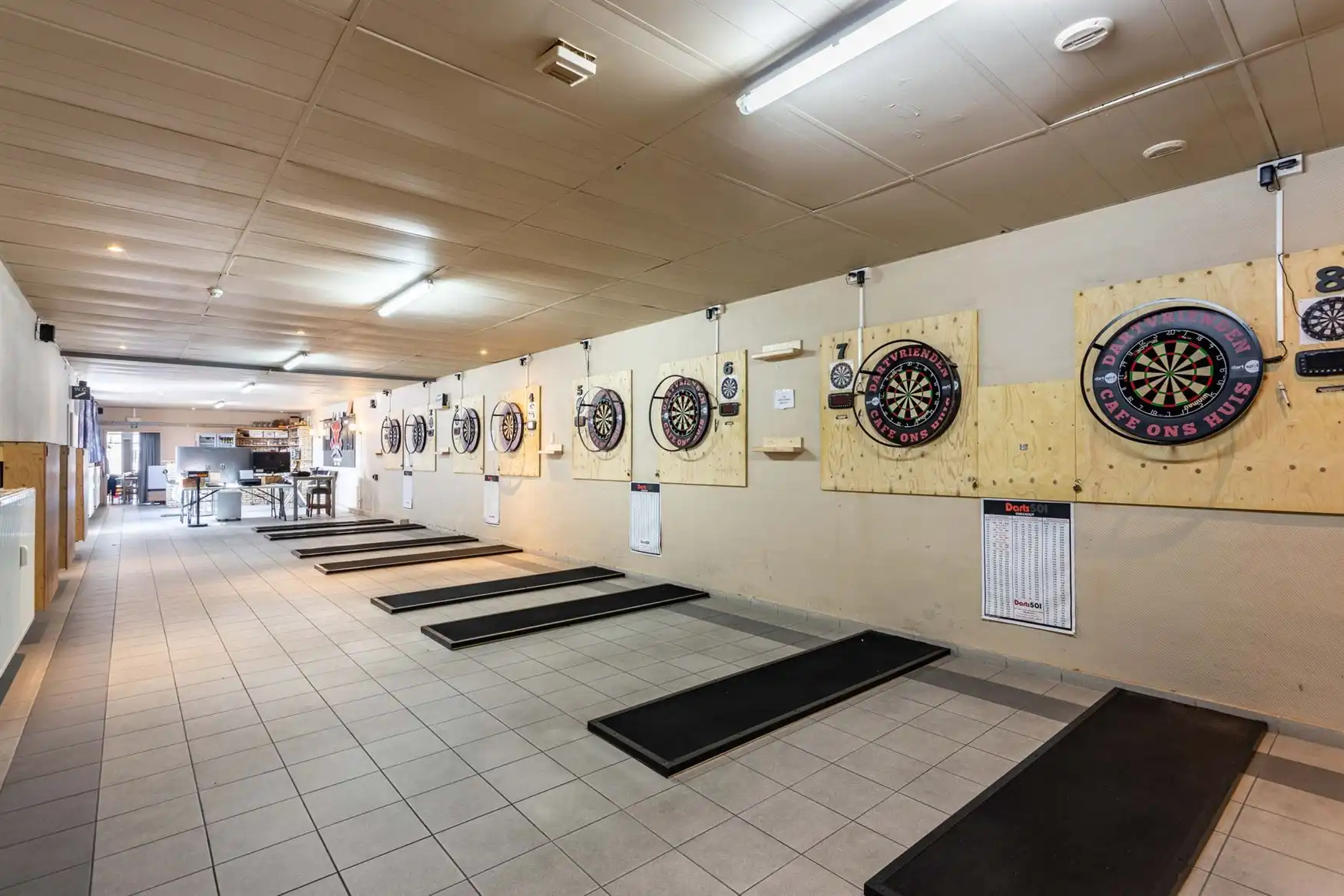 Opbrengsteigendom met handelspand en 5 appartementen in Zelzate foto 9