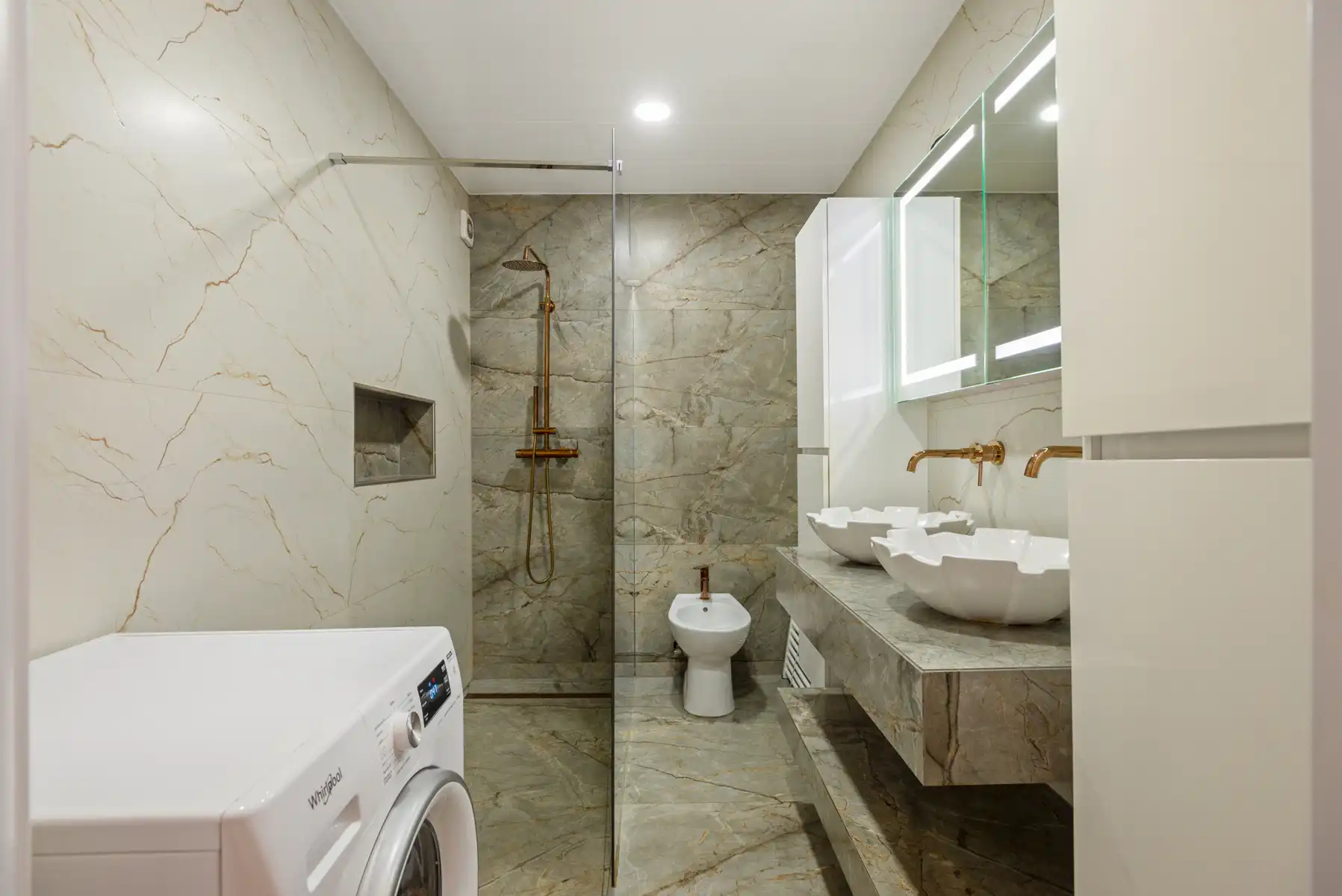 Uniek handelspand mét gerenoveerde woonst in het hart van Boom foto 3