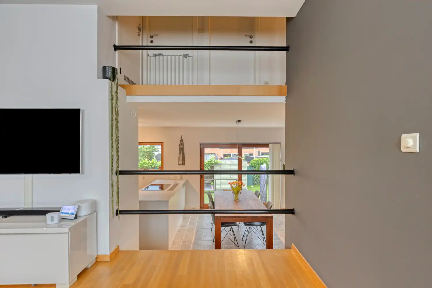 Instapklare split-level woning in de gegeerde wijk Rietschoorvelden te Merksem! foto 14