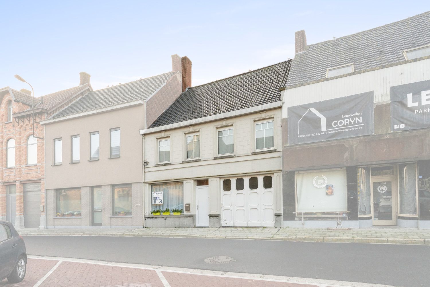 Hoofdfoto van de publicatie: Te renoveren woning in Pittem.