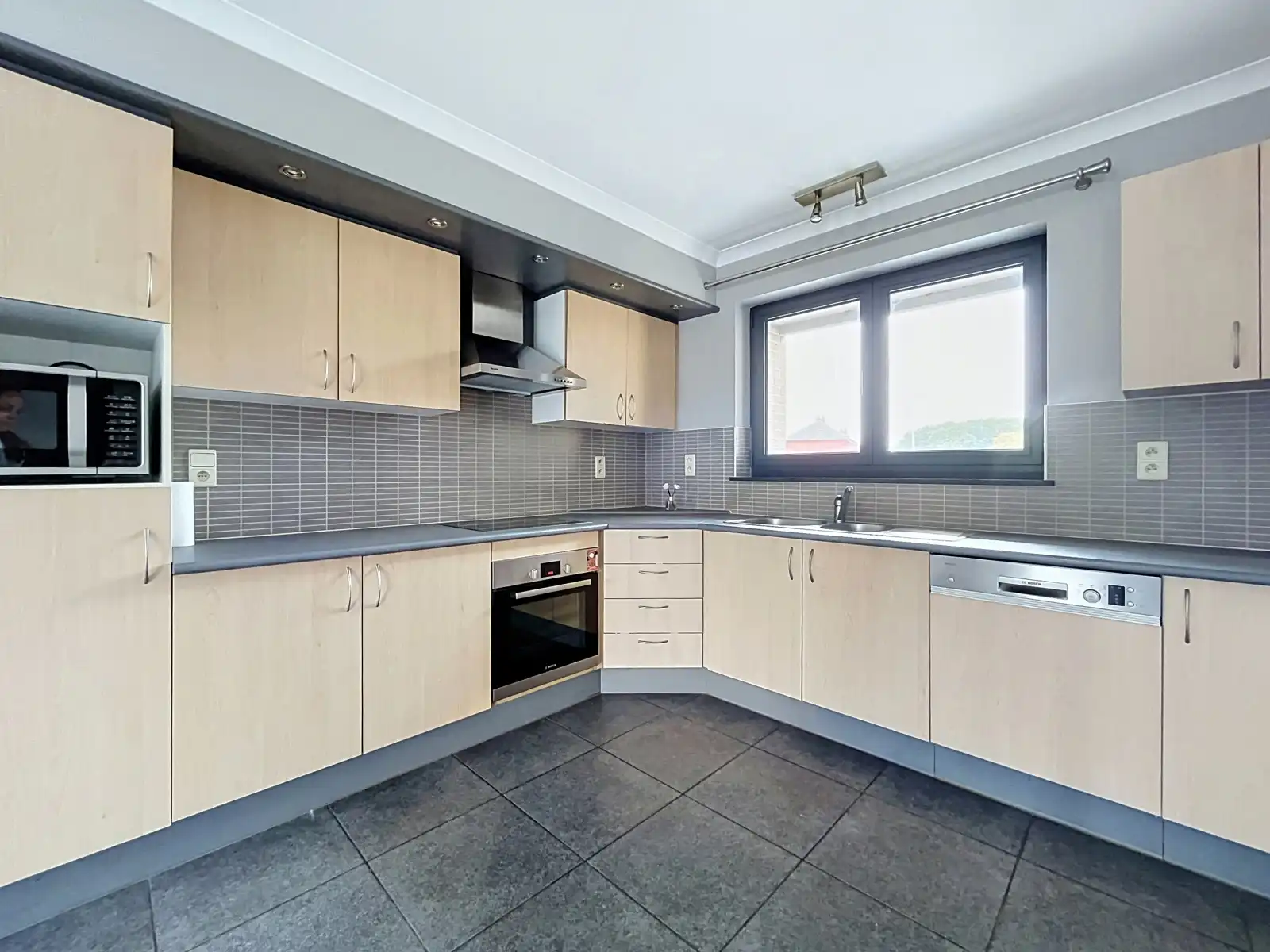 Ruim duplex appartement -  €995 + €50 vaste kosten foto 7