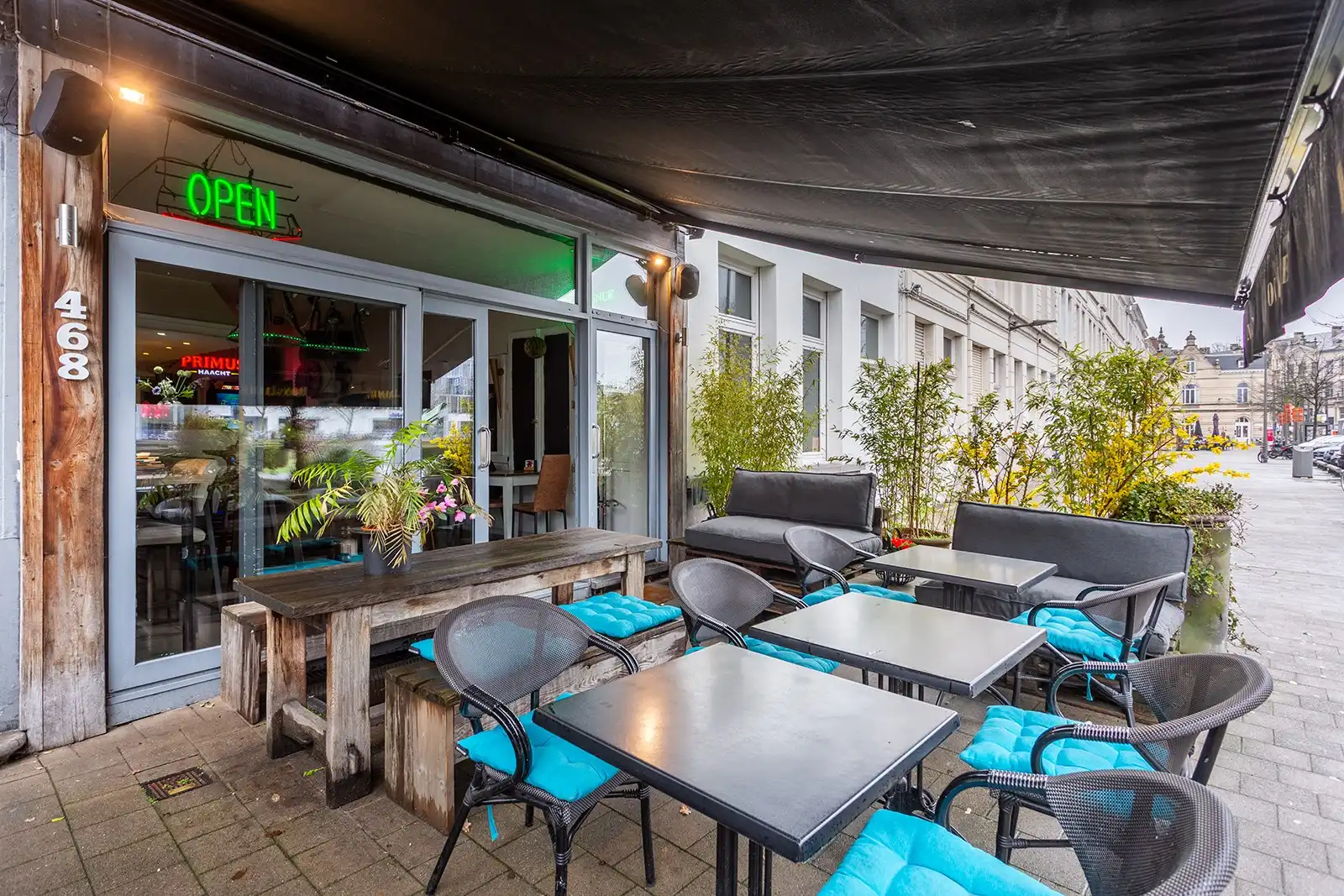 Handelshuis aan Berchem station foto 3