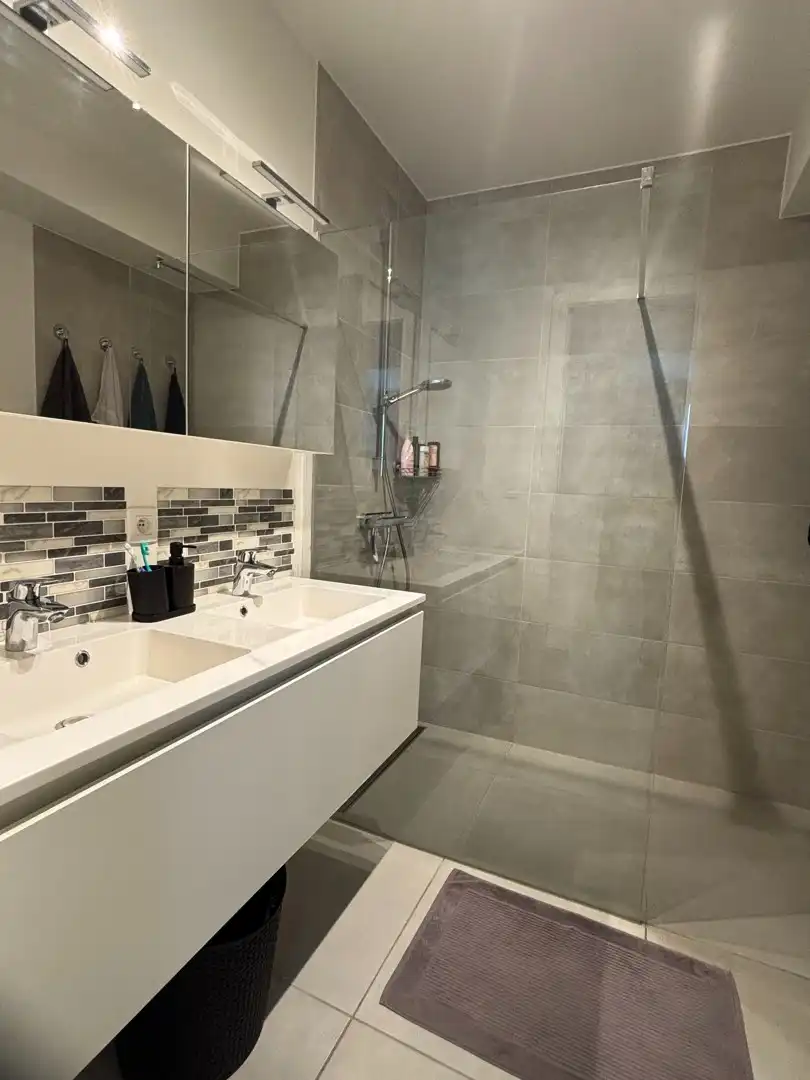 Mooi lichtrijk 1 slaapkamerappartement met staanplaats foto 11