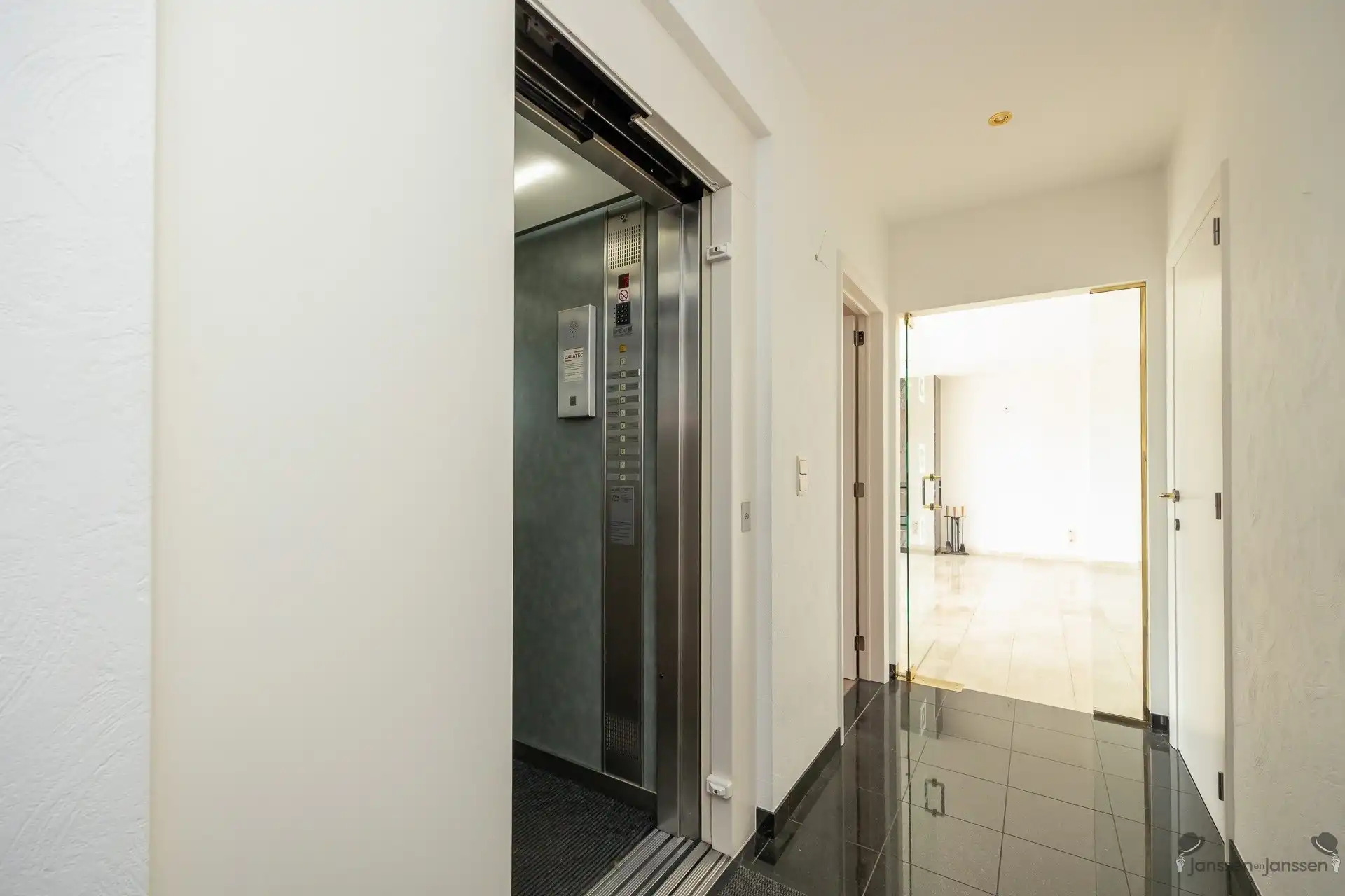 Lichtrijk penthouse met ruime terrassen en panoramisch uitzicht! foto 25