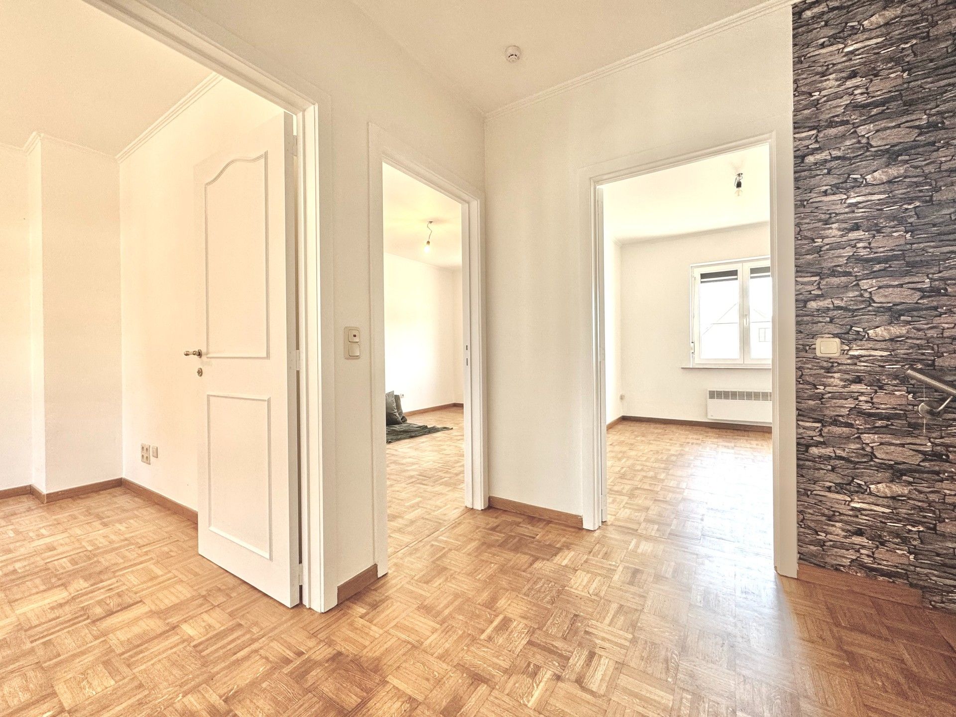 INSTAPKLARE WONING MET 3 SLPKS, TUIN & DUBBELE GARAGE foto 20