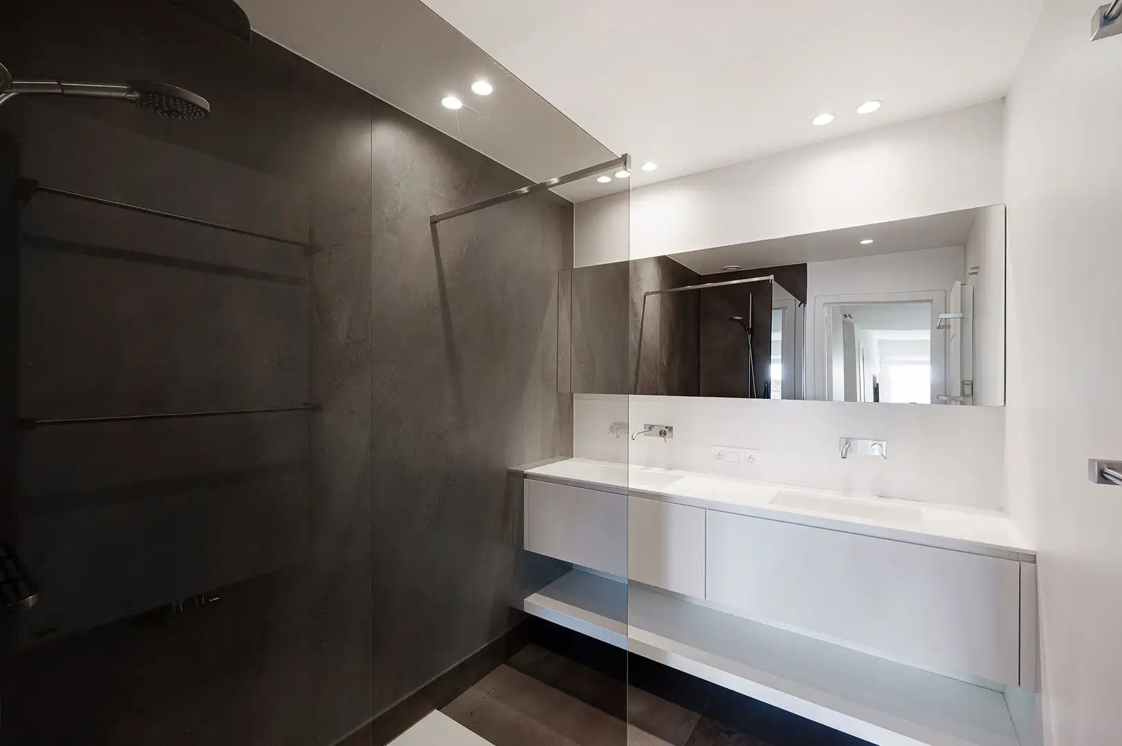 Luxueus éénslaapkamer appartement op toplocatie te Zoute. foto 14