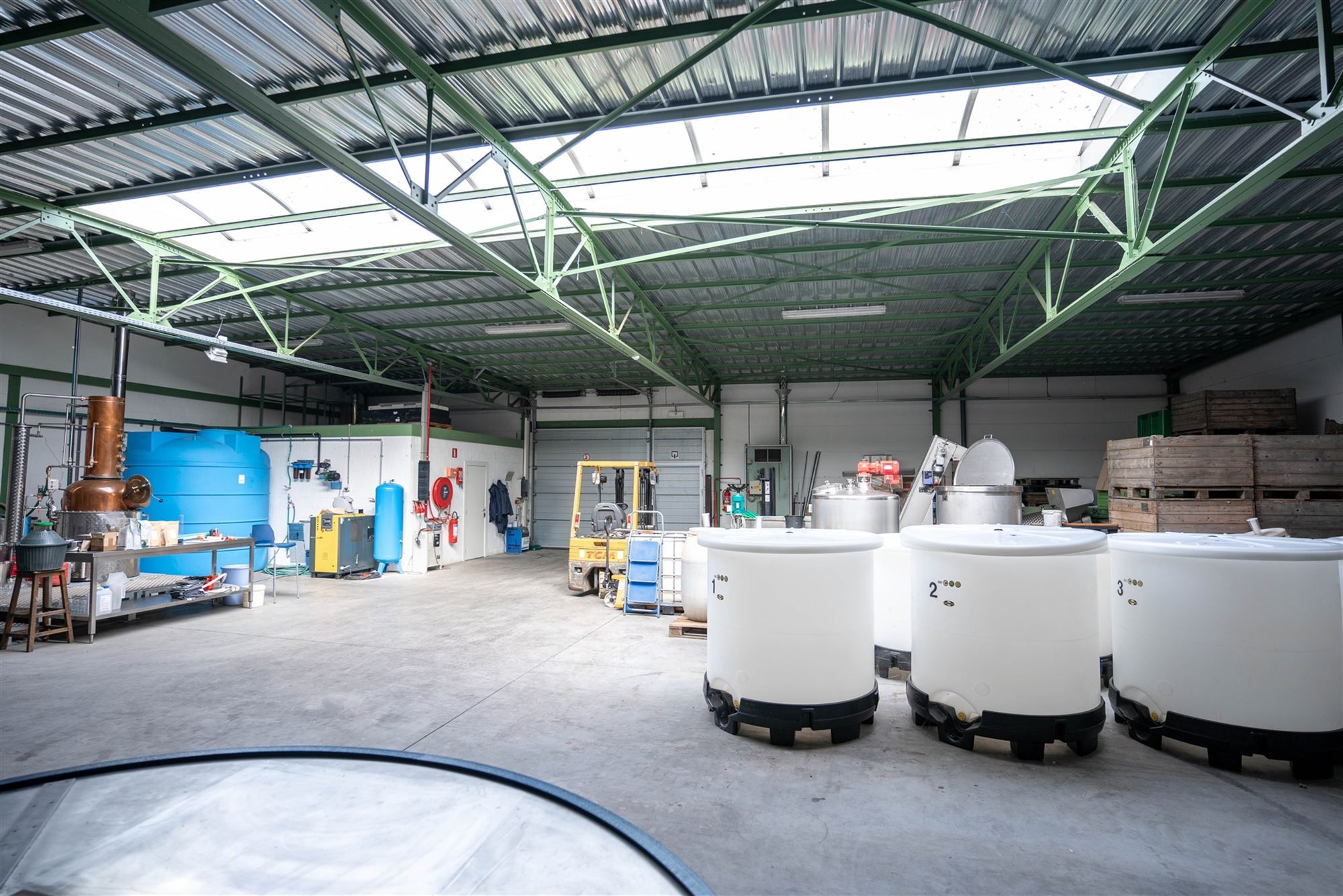 Ruime loods van 400m² met kantoor en parking foto 8