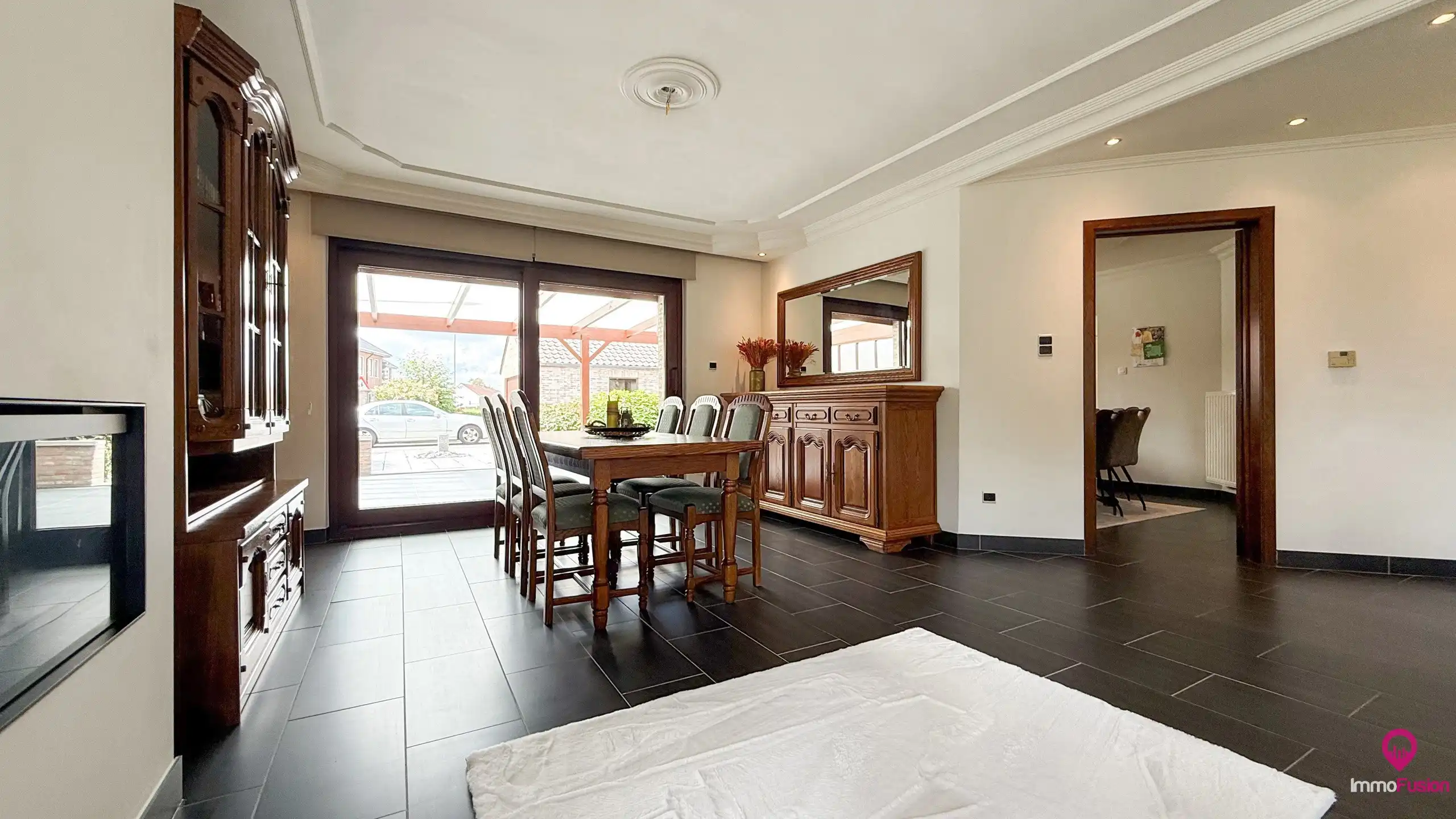 Ruime gezinswoning met 4 slpk, zonnepanelen en grote tuin! foto 9