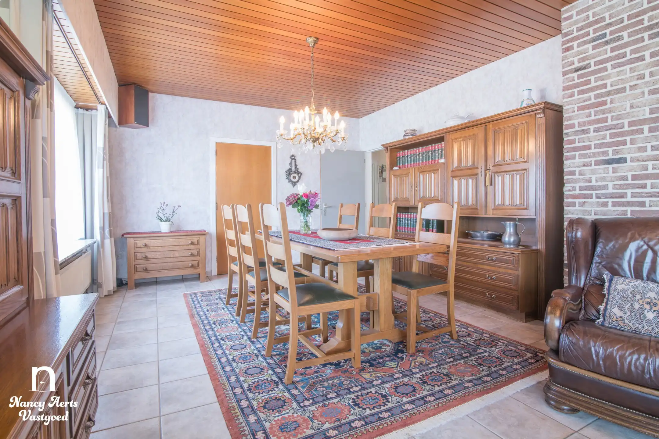 Uitstekend onderhouden split‑level woning in groene omgeving foto 8