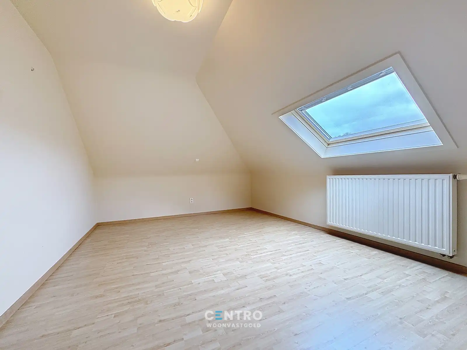 Ruime woning met 5 slpks, 2 badks én dubbele garage! foto 16