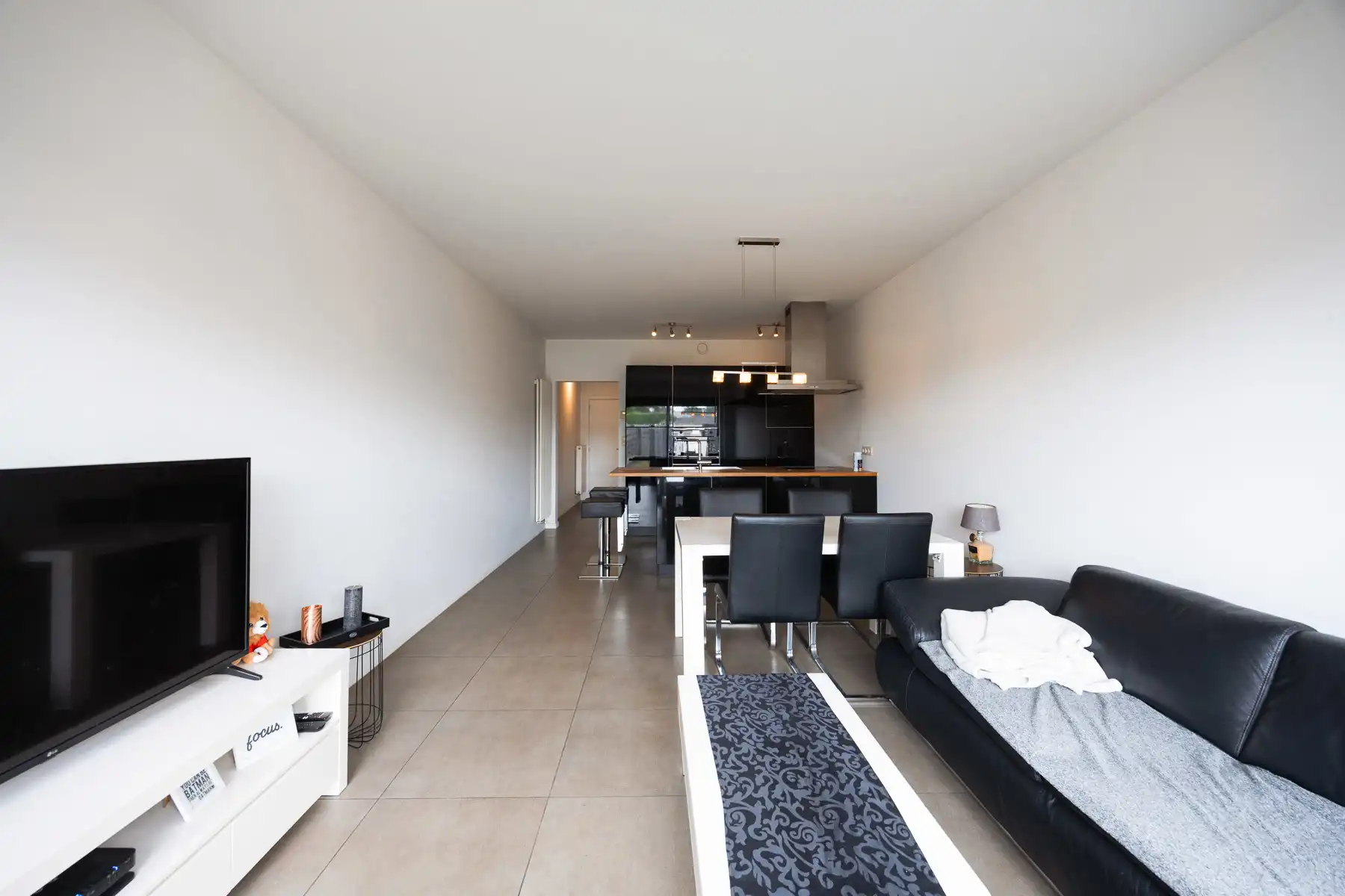 Instapklaar gelijkvloers appartement met tuin en carport foto 7
