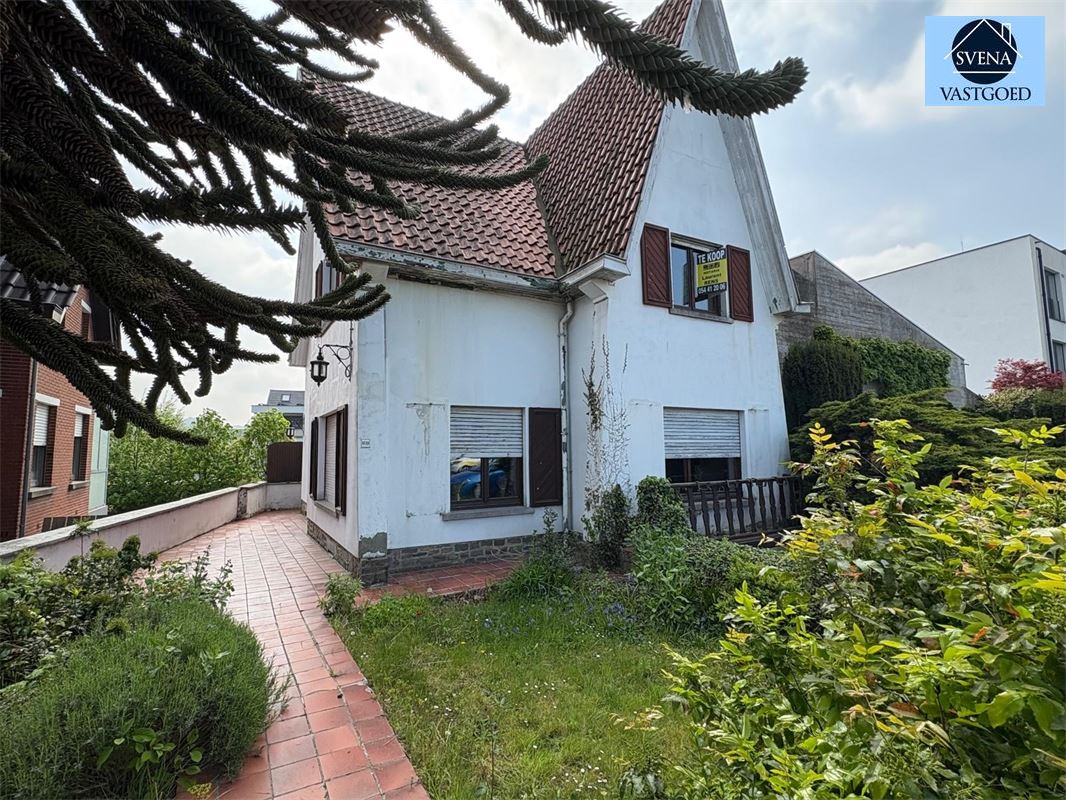 Hoofdfoto van de publicatie: STATIGE TE RENOVEREN WONING MET 3 SLAAPKAMERS, GARAGE EN TUIN