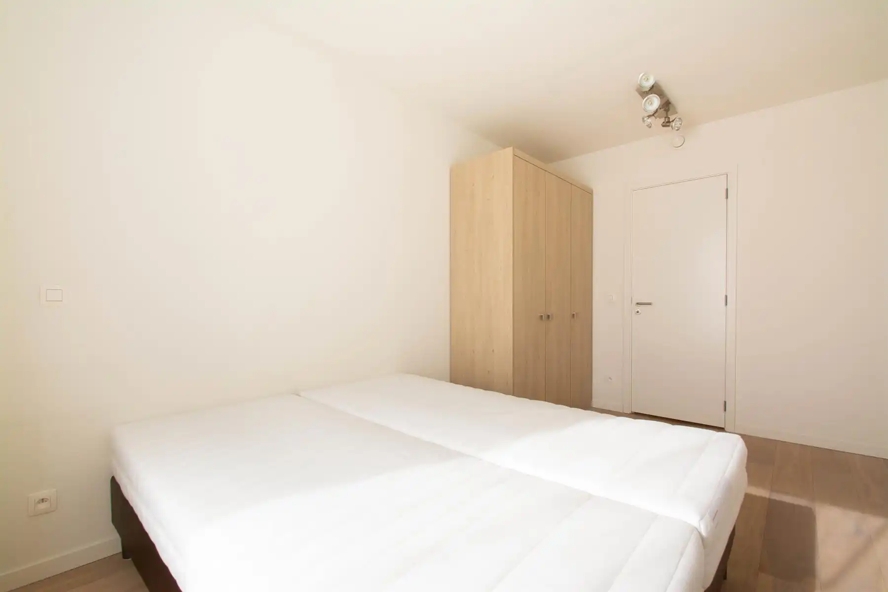 Prachtig gemeubeld 3 kamer appartement + TERRAS (NAVO) foto 10